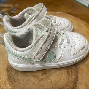 Nike Court Borough Low Shoes